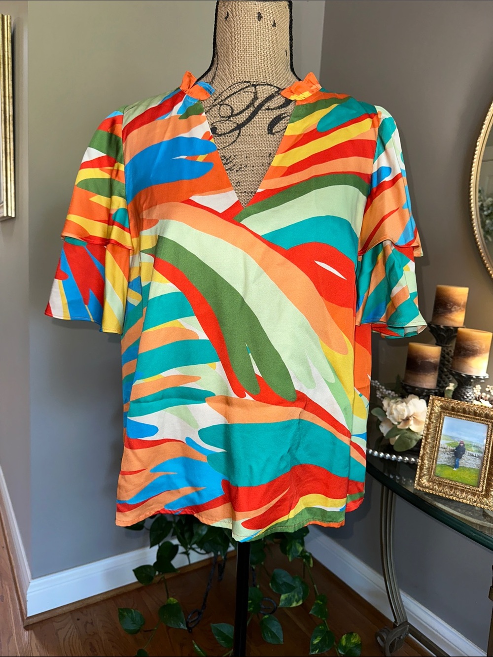 Alden Adair Sandra ruffled Abstract V-Neck Flutter Sleeve Blouse - size XL